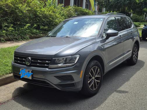 Gray 2020 Volkswagen Tiguan 2.0T SE