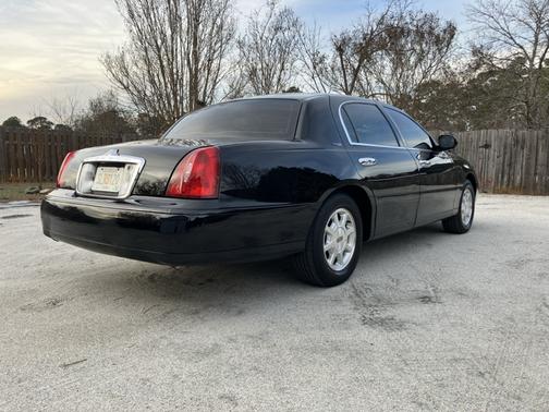 2002 Lincoln Town Car Signature