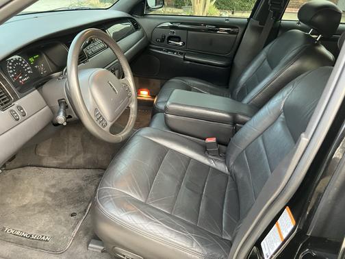2002 Lincoln Town Car Signature