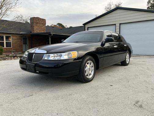 2002 Lincoln Town Car Signature