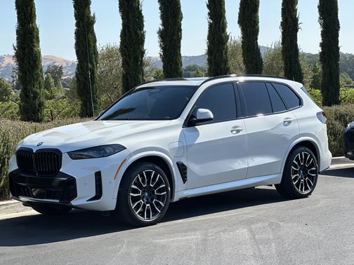 White 2025 BMW X5 PHEV xDrive50e