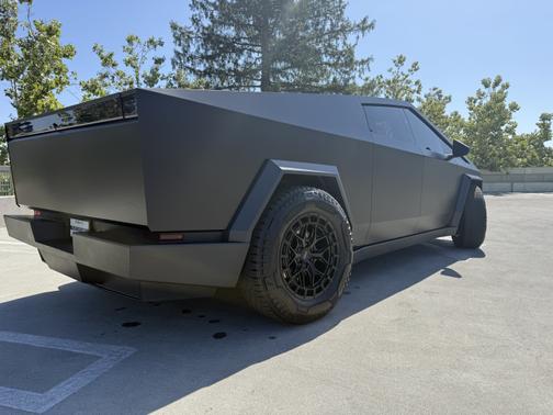 2024 Tesla Cybertruck Cyberbeast