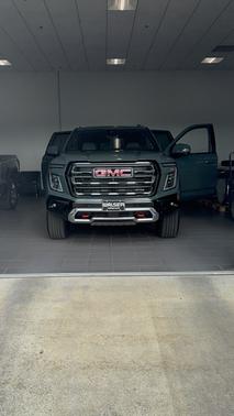 Green 2025 GMC Yukon XL AT4
