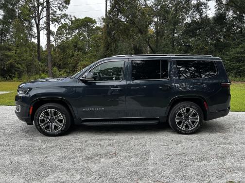2023 Jeep Wagoneer Base