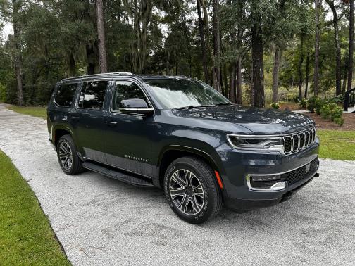 2023 Jeep Wagoneer Base