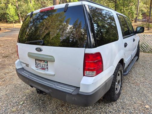 White 2005 Ford Expedition NBX