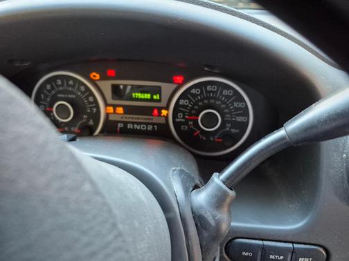 White 2005 Ford Expedition NBX