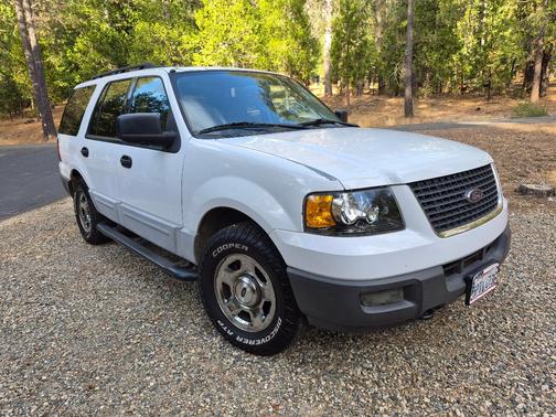 White 2005 Ford Expedition NBX
