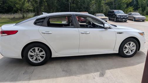 White 2017 Kia Optima LX