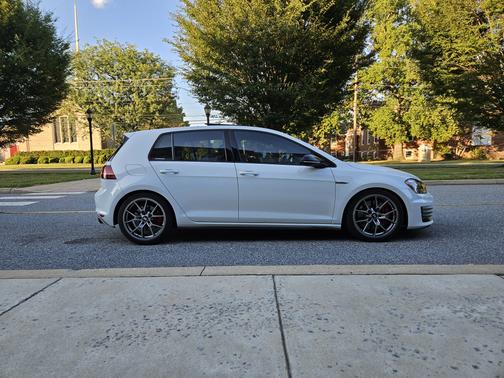 2017 Volkswagen Golf GTI SE 4-Door