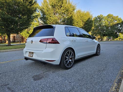 2017 Volkswagen Golf GTI SE 4-Door
