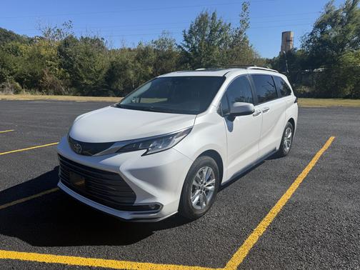 White 2023 Toyota Sienna Limited