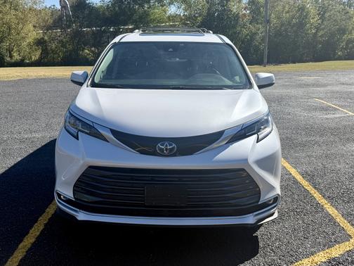 White 2023 Toyota Sienna Limited