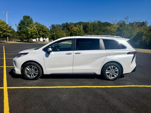 White 2023 Toyota Sienna Limited