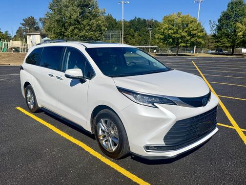 White 2023 Toyota Sienna Limited