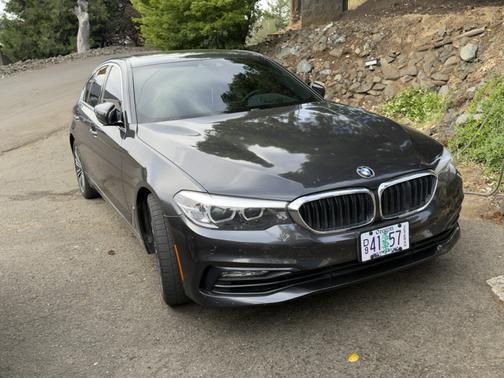 Black 2018 BMW 530 i