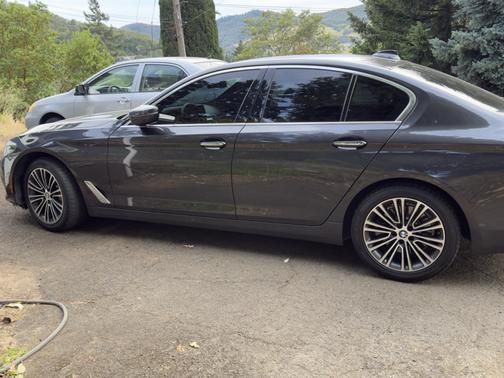 Black 2018 BMW 530 i