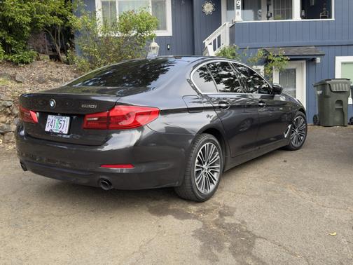 Black 2018 BMW 530 i
