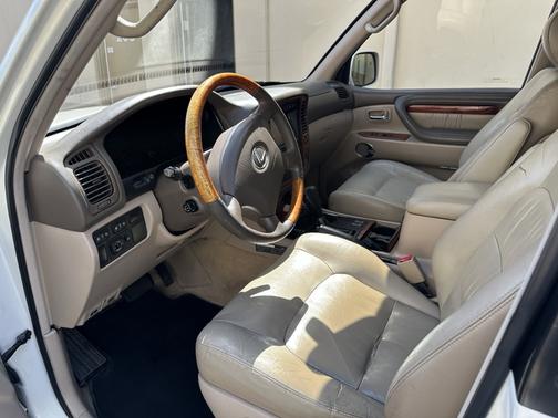 2001 Lexus LX 470 Base