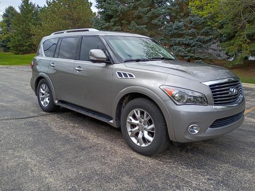 Gold 2011 INFINITI QX56 Base