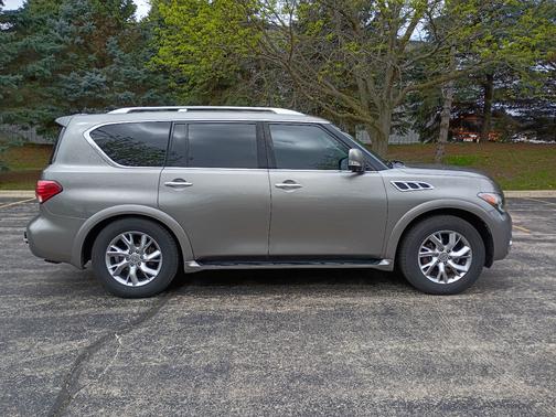Gold 2011 INFINITI QX56 Base