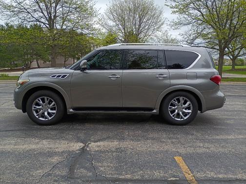 Gold 2011 INFINITI QX56 Base