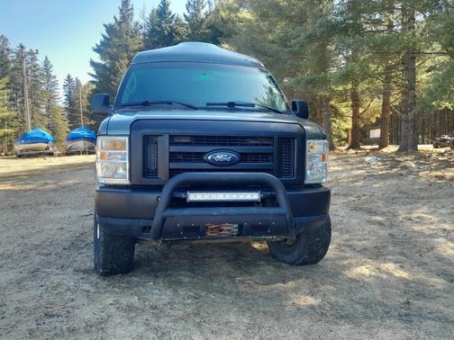 Gray 2008 Ford E350 Super Duty Base