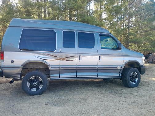 Gray 2008 Ford E350 Super Duty Base