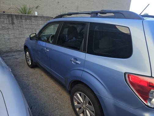 Blue 2012 Subaru Forester 2.5X Premium