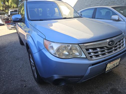 Blue 2012 Subaru Forester 2.5X Premium