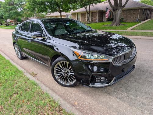 Black 2017 Kia Cadenza Limited