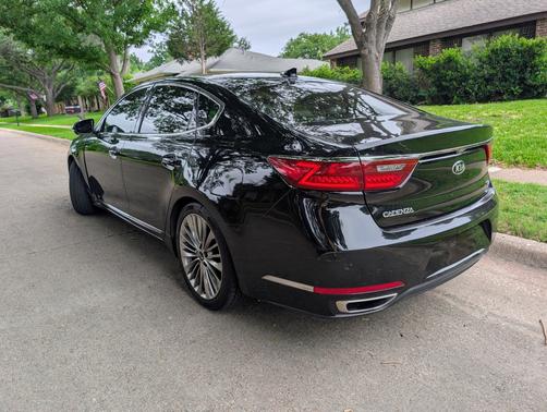 Black 2017 Kia Cadenza Limited