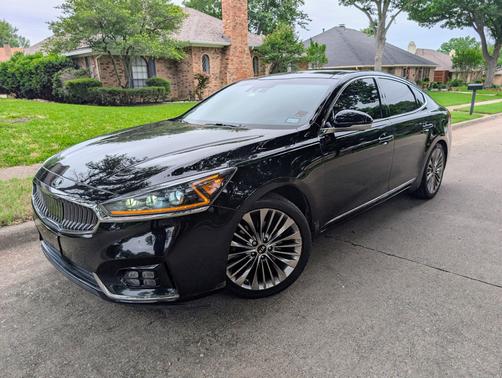 Black 2017 Kia Cadenza Limited