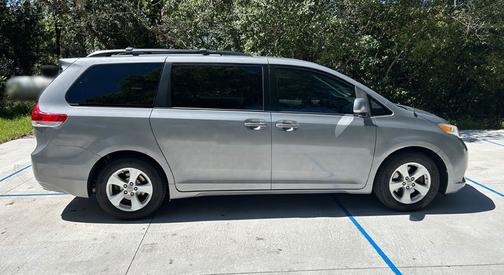2011 Toyota Sienna LE
