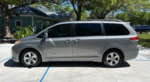 2011 Toyota Sienna LE