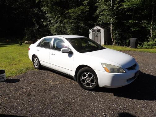 White 2005 Honda Accord LX