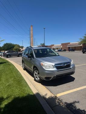 Gray 2015 Subaru Forester 2.5i