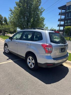 Gray 2015 Subaru Forester 2.5i