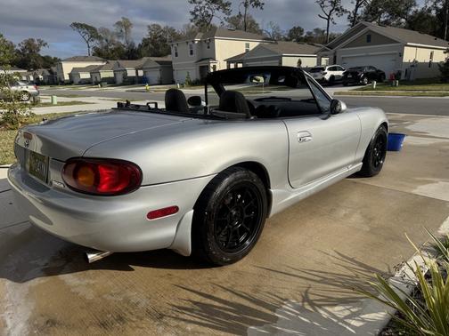 2000 Mazda MX-5 Miata LS
