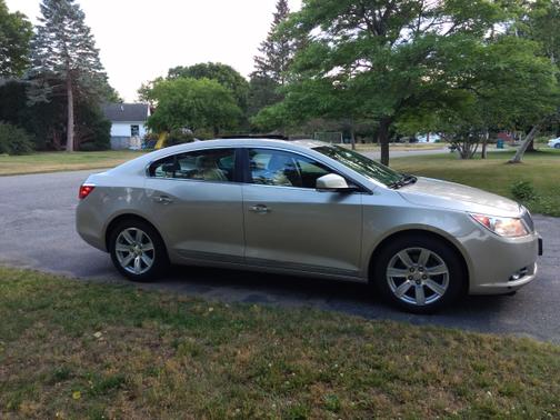 Photo 1 of 10 of 2010 Buick LaCrosse CXL