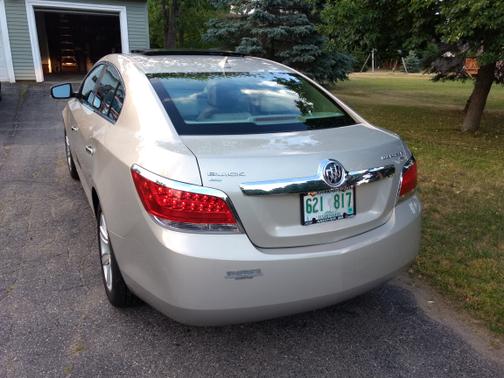 Photo 3 of 10 of 2010 Buick LaCrosse CXL