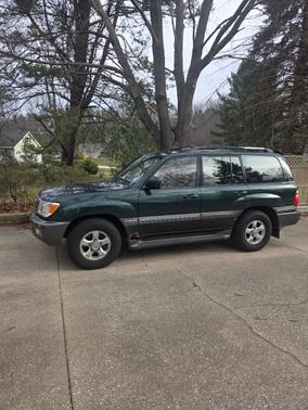 Green 2001 Toyota Land Cruiser Base