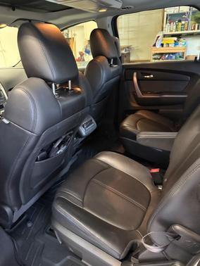 White 2012 GMC Acadia SLT-2