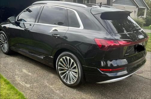 Black 2019 Audi e-tron Prestige