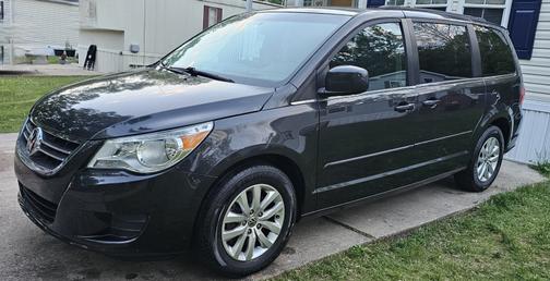 Gray 2012 Volkswagen Routan SE