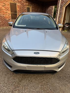 Silver 2015 Ford Focus SE