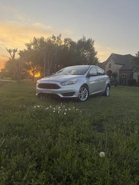 Silver 2015 Ford Focus SE
