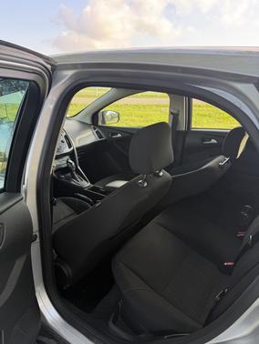 Silver 2015 Ford Focus SE