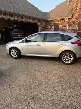 Silver 2015 Ford Focus SE