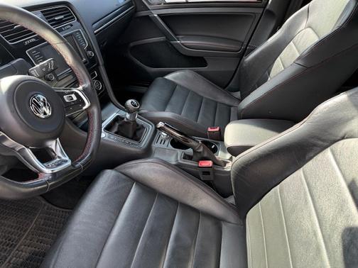 2016 Volkswagen Golf GTI 2.0T Autobahn w/Performance Package 4-Door